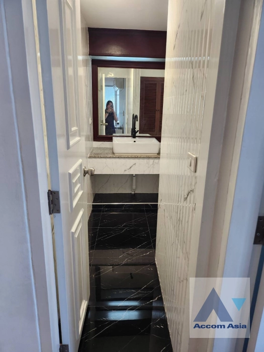 10  2 br Condominium for rent and sale in Sukhumvit ,Bangkok BTS Ekkamai at Tai Ping Tower AA38373