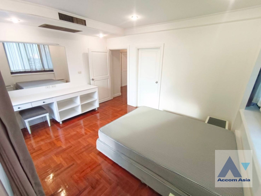 17  3 br Apartment For Rent in Phaholyothin ,Bangkok BTS Ari at Simply Delightful - Convenient AA38436