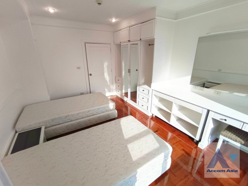 23  3 br Apartment For Rent in Phaholyothin ,Bangkok BTS Ari at Simply Delightful - Convenient AA38436