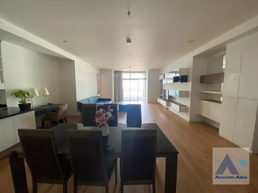  2 Bedrooms  Condominium For Rent in Charoenkrung, Bangkok  near BTS Saphan Taksin (AA38480)