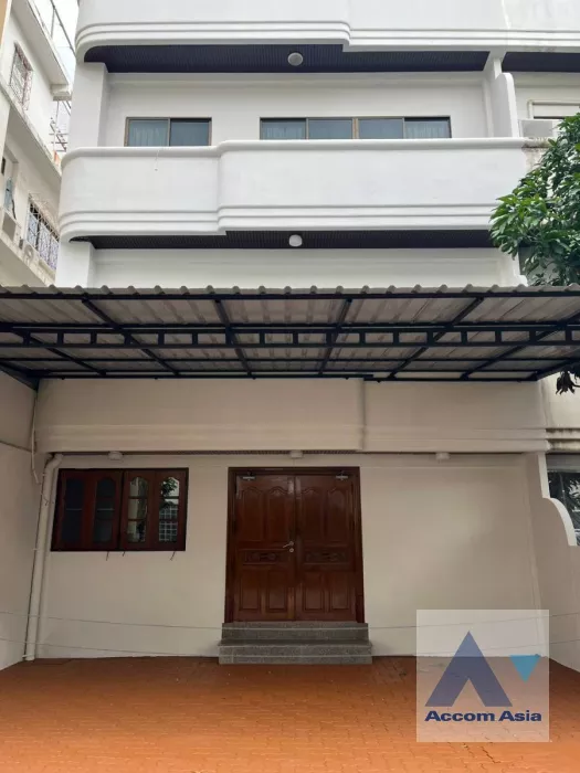  2  1 br Townhouse For Rent in sathorn ,Bangkok  AA38491