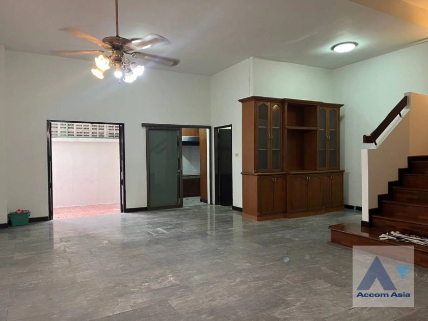  1  5 br Townhouse for rent and sale in Sathorn ,Bangkok BRT Wat Priwat AA38491