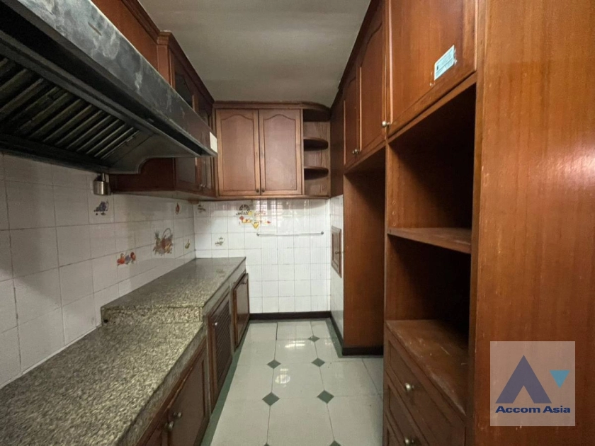 7  5 br Townhouse for rent and sale in Sathorn ,Bangkok BRT Wat Priwat AA38491