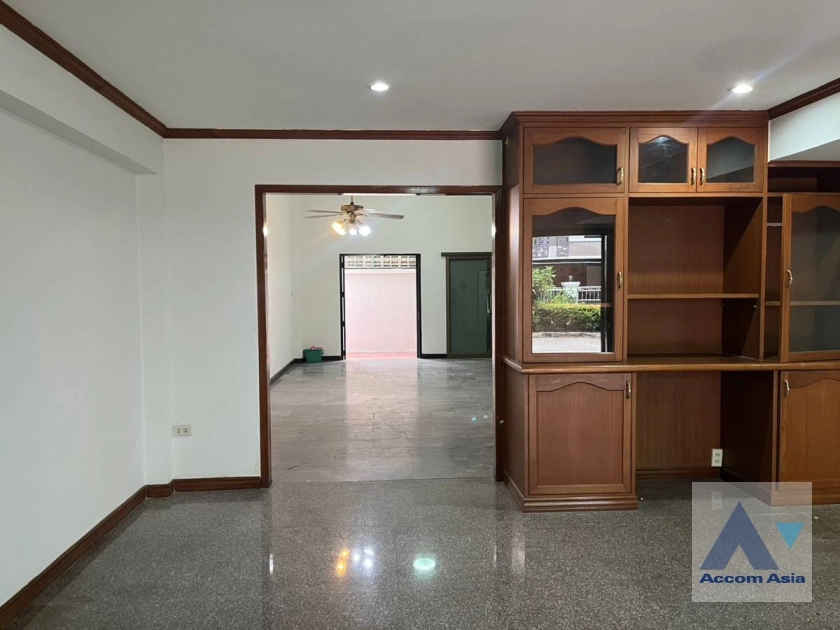 6  5 br Townhouse for rent and sale in Sathorn ,Bangkok BRT Wat Priwat AA38491