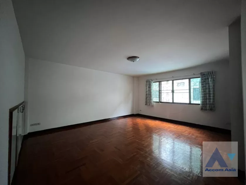 11  1 br Townhouse For Rent in sathorn ,Bangkok  AA38491