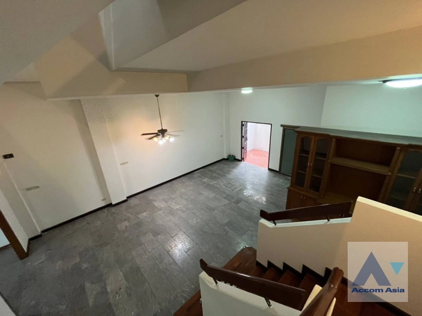 5  5 br Townhouse for rent and sale in Sathorn ,Bangkok BRT Wat Priwat AA38491