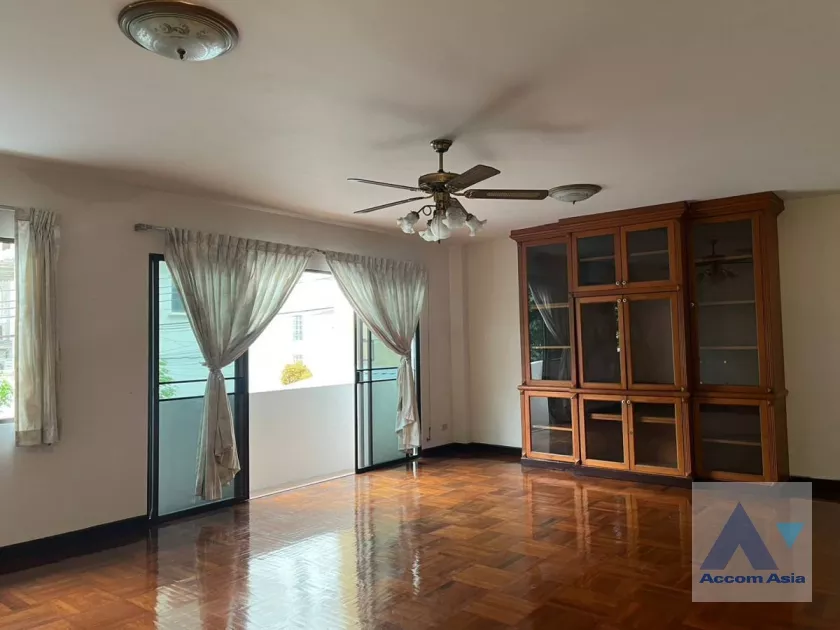 8  1 br Townhouse For Rent in sathorn ,Bangkok  AA38491