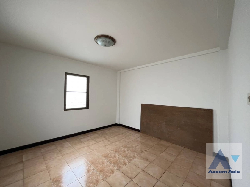 19  5 br Townhouse for rent and sale in Sathorn ,Bangkok BRT Wat Priwat AA38491