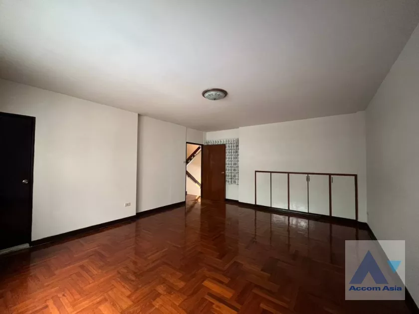 13  1 br Townhouse For Rent in sathorn ,Bangkok  AA38491