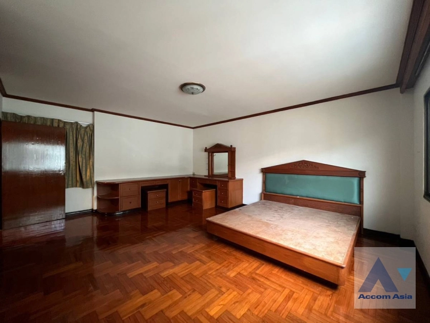 16  5 br Townhouse for rent and sale in Sathorn ,Bangkok BRT Wat Priwat AA38491