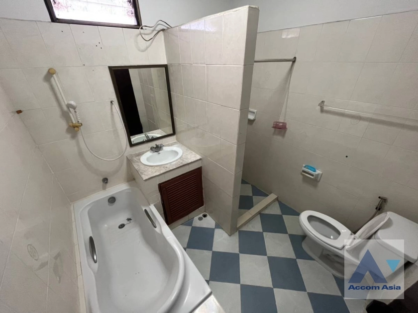 17  5 br Townhouse for rent and sale in Sathorn ,Bangkok BRT Wat Priwat AA38491