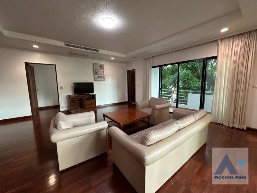  3 Bedrooms  Apartment For Rent in Sukhumvit, Bangkok  near BTS Thong Lo (AA38509)