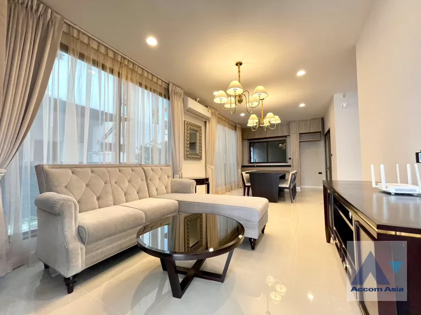  4 Bedrooms  House For Sale in Ratchadapisek, Bangkok  (AA38527)
