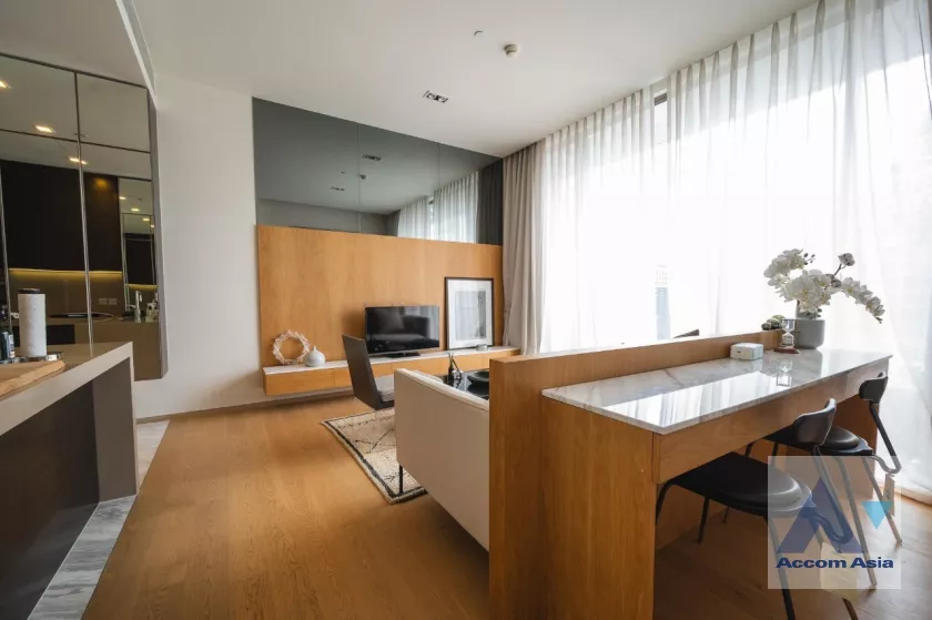 unit 1 Bedroom  Condominium For Rent & Sale in Silom, Bangkok  near BTS Sala Daeng (AA38571)