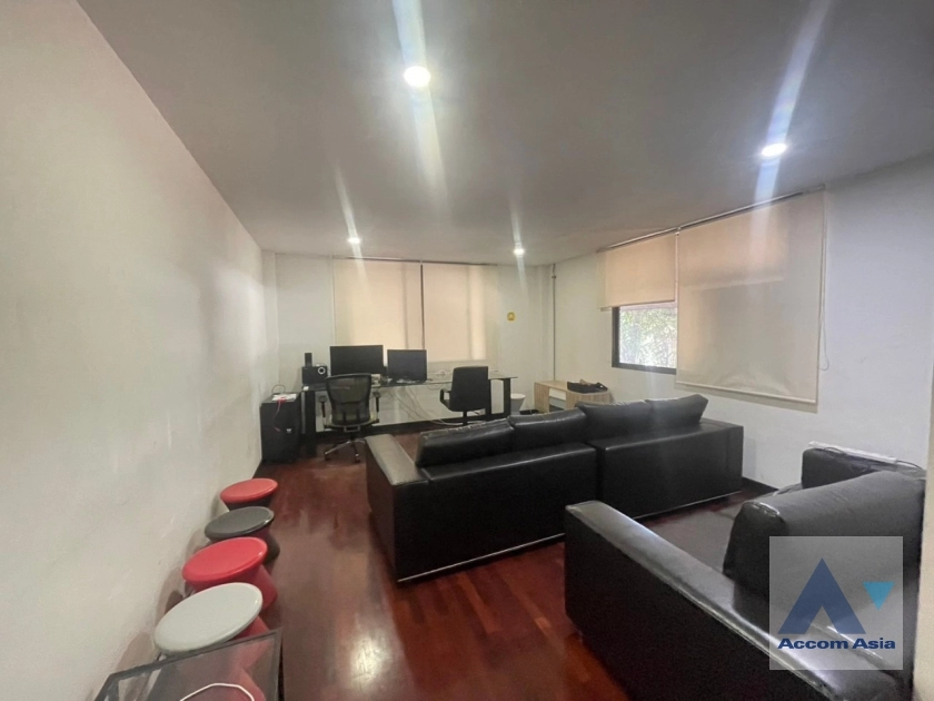 7  8 br House For Rent in ratchadapisek ,Bangkok  AA38577