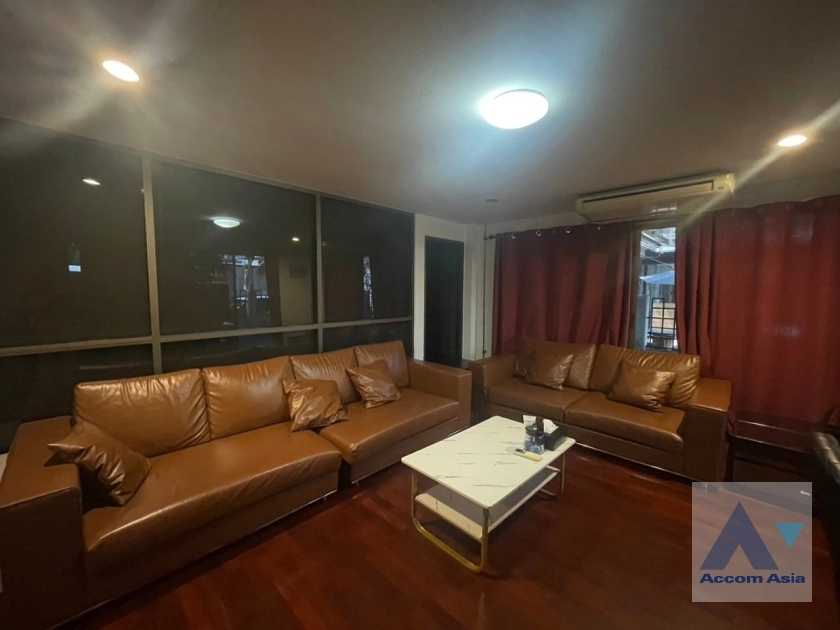 11  8 br House For Rent in ratchadapisek ,Bangkok  AA38577