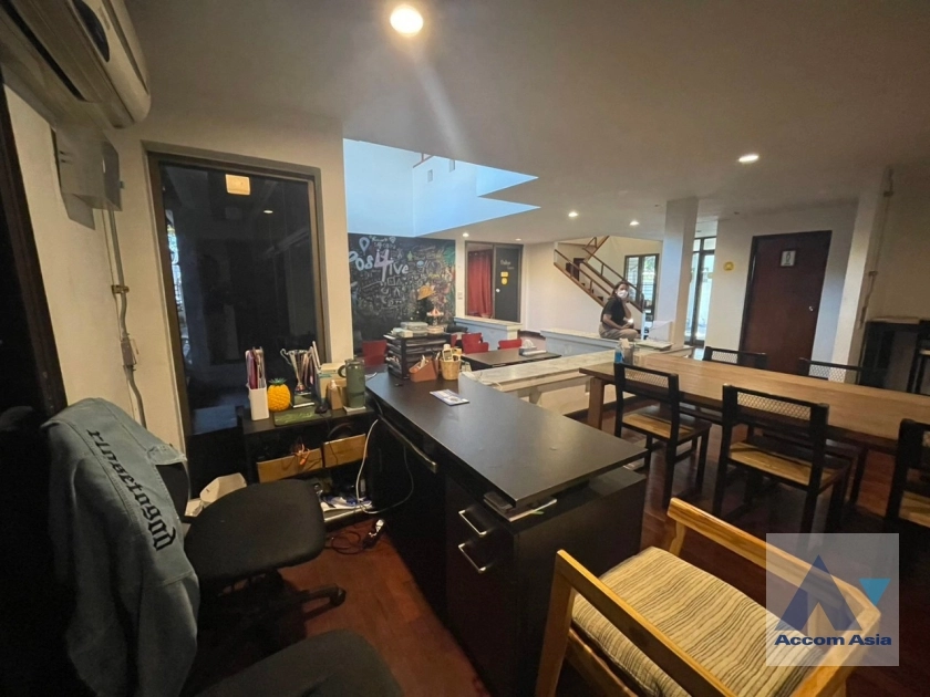 5  8 br House For Rent in ratchadapisek ,Bangkok  AA38577