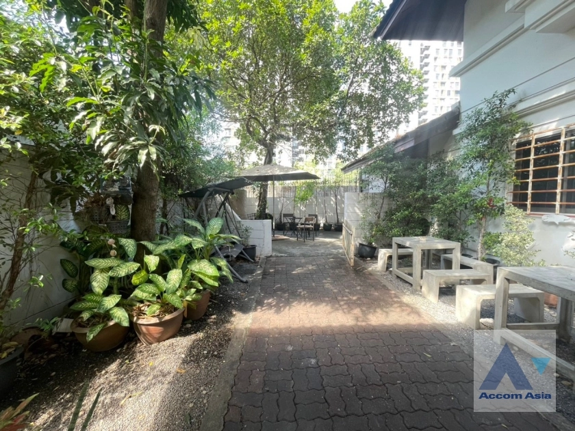 22  8 br House for rent and sale in Lat Phrao ,Bangkok  AA38577