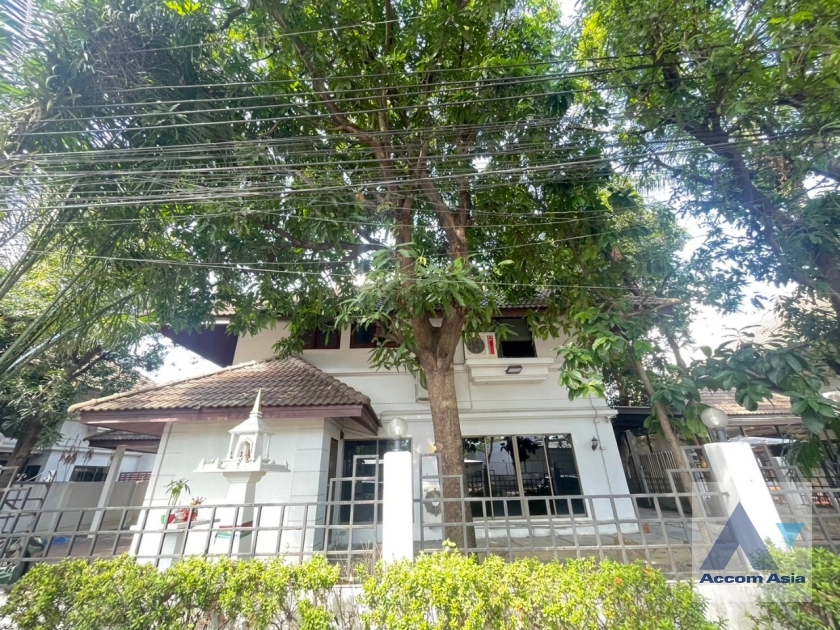  2  8 br House For Rent in ratchadapisek ,Bangkok  AA38577
