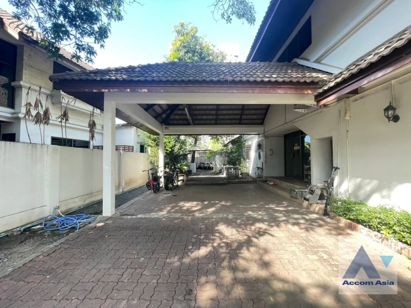 23  8 br House For Rent in ratchadapisek ,Bangkok  AA38577