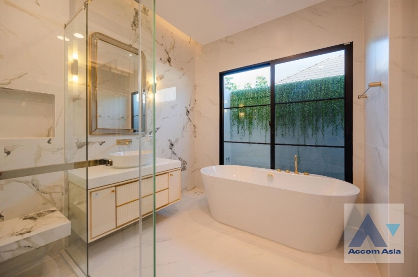 16  4 br House for rent and sale in Latkrabang ,Bangkok ARL Ban Thap Chang at Nantawan Rama 9 New Krungthepkreetha AA38579