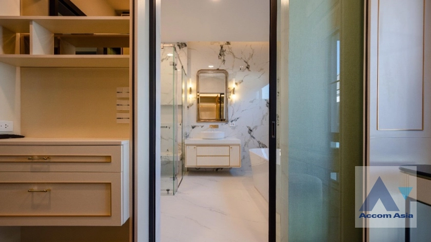 26  4 br House for rent and sale in Latkrabang ,Bangkok ARL Ban Thap Chang at Nantawan Rama 9 New Krungthepkreetha AA38579