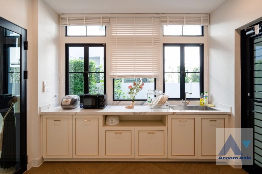 11  4 br House for rent and sale in Latkrabang ,Bangkok ARL Ban Thap Chang at Nantawan Rama 9 New Krungthepkreetha AA38579