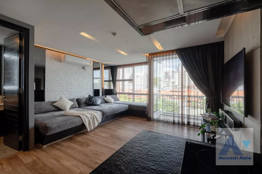  1 Bedroom  Condominium For Sale in Sukhumvit, Bangkok  near BTS Ekkamai (AA38582)