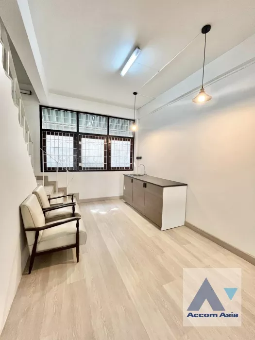 10  2 br Townhouse For Rent in sukhumvit ,Bangkok BTS Thong Lo AA38590