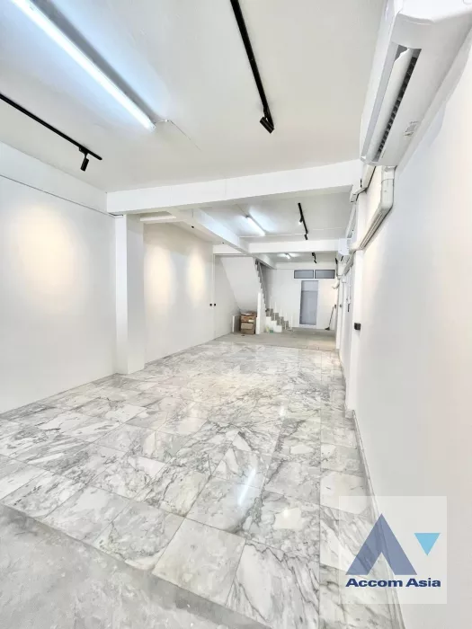 13  2 br Townhouse For Rent in Sukhumvit ,Bangkok BTS Thong Lo AA38590