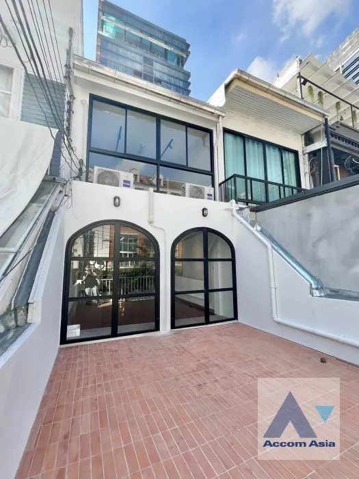 unitHome Office |  2 Bedrooms  Townhouse For Rent in Sukhumvit, Bangkok  near BTS Thong Lo (AA38590)