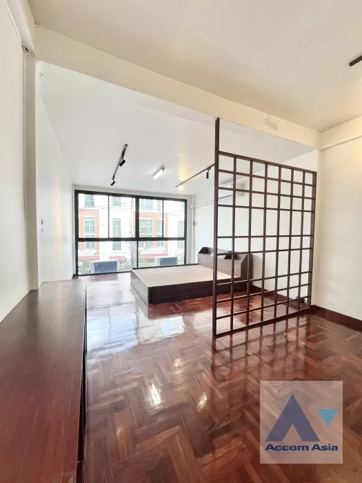 5  2 br Townhouse For Rent in sukhumvit ,Bangkok BTS Thong Lo AA38590