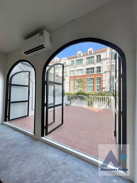 unitHome Office |  2 Bedrooms  Townhouse For Rent in Sukhumvit, Bangkok  near BTS Thong Lo (AA38590)