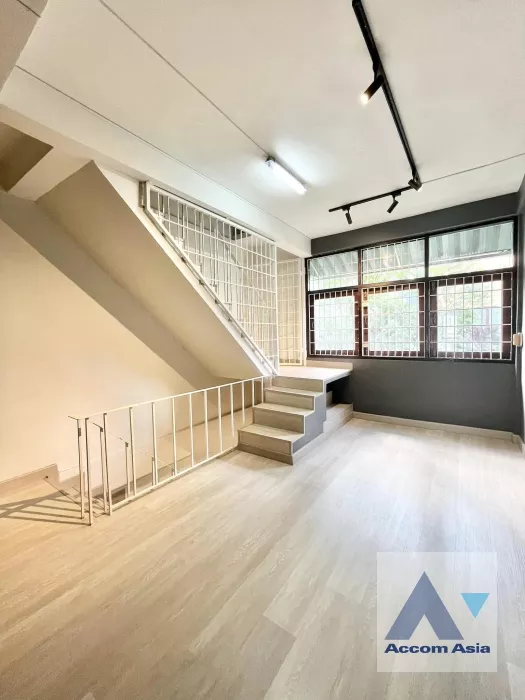 8  2 br Townhouse For Rent in Sukhumvit ,Bangkok BTS Thong Lo AA38590