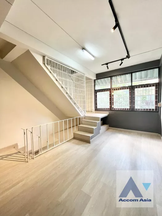 8  2 br Townhouse For Rent in sukhumvit ,Bangkok BTS Thong Lo AA38590