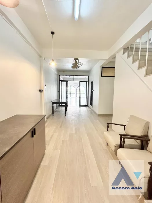 9  2 br Townhouse For Rent in sukhumvit ,Bangkok BTS Thong Lo AA38590