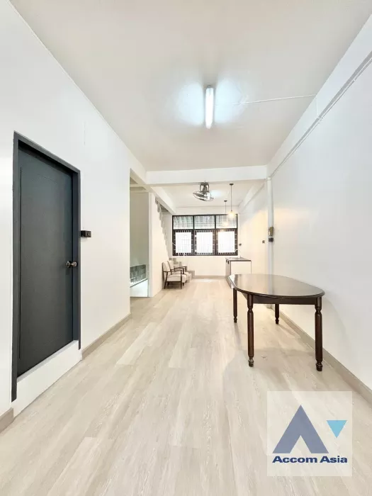 12  2 br Townhouse For Rent in Sukhumvit ,Bangkok BTS Thong Lo AA38590