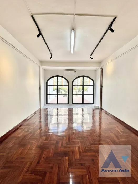 unitHome Office |  2 Bedrooms  Townhouse For Rent in Sukhumvit, Bangkok  near BTS Thong Lo (AA38590)