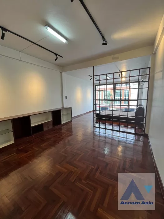 7  2 br Townhouse For Rent in sukhumvit ,Bangkok BTS Thong Lo AA38590