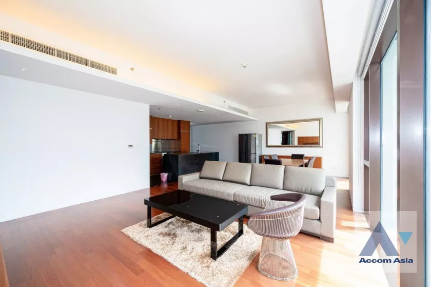  2 Bedrooms  Condominium For Rent & Sale in Ploenchit, Bangkok  near BTS Ratchadamri (AA38595)