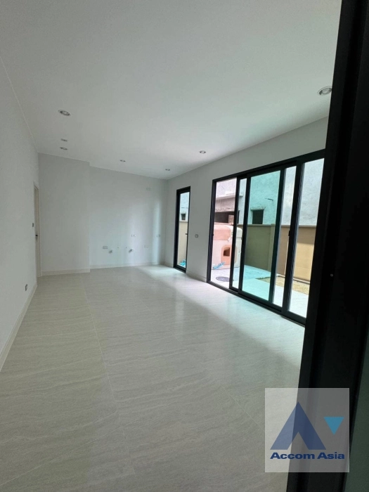 11  3 br House For Rent in Sukhumvit ,Bangkok BTS On Nut at Baan Klang Muang CLASSE Sukhumvit 77 AA38596