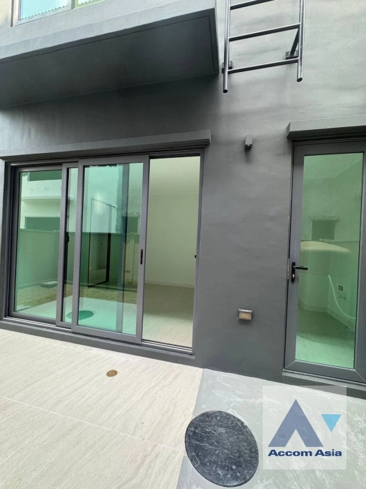 32  3 br House For Rent in Sukhumvit ,Bangkok BTS On Nut at Baan Klang Muang CLASSE Sukhumvit 77 AA38596