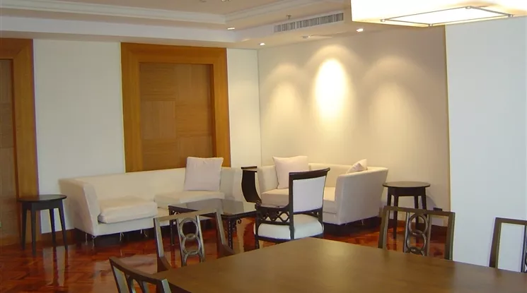  1  3 br Apartment For Rent in Sukhumvit ,Bangkok BTS Nana at Fully Furnished Suites 15282