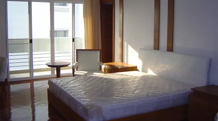 unitBig Balcony, Pet friendly |  3 Bedrooms  Apartment For Rent in Sukhumvit, Bangkok  near BTS Nana (15282)