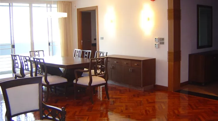 4  3 br Apartment For Rent in Sukhumvit ,Bangkok BTS Nana at Fully Furnished Apartment, Only 2 mins walk to BTS 15282