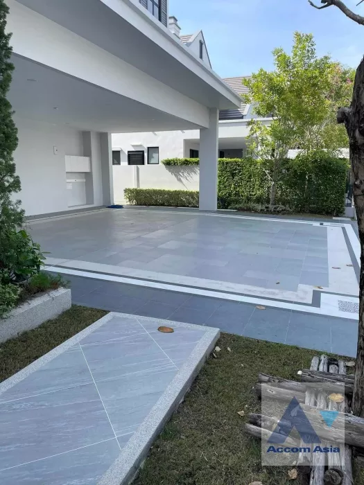 unit 5 Bedrooms  House For Sale in Latkrabang, Bangkok  near ARL Ban Thap Chang (AA38602)