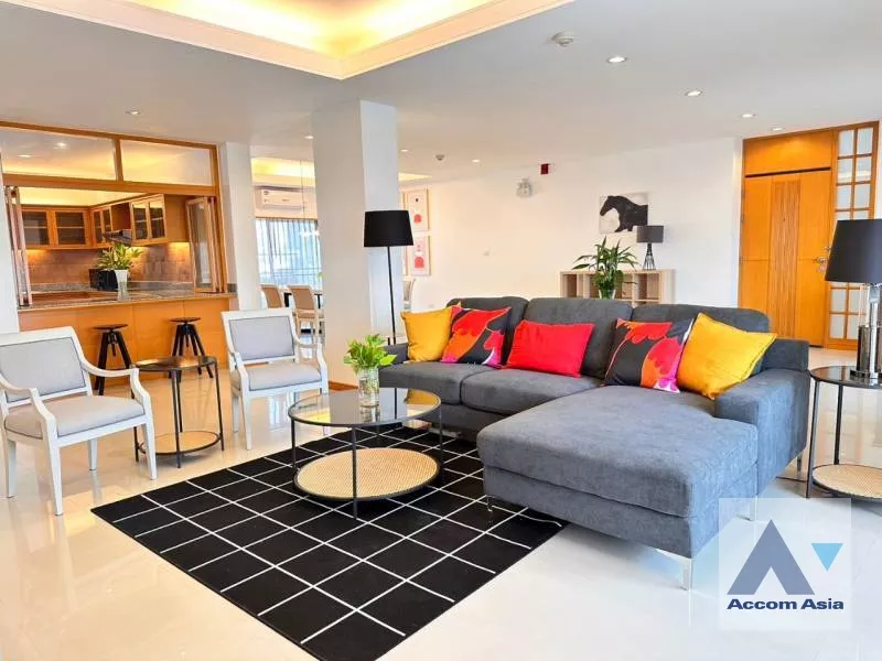  3 Bedrooms  Apartment For Rent in Sathorn, Bangkok  near MRT Lumphini (AA38603)