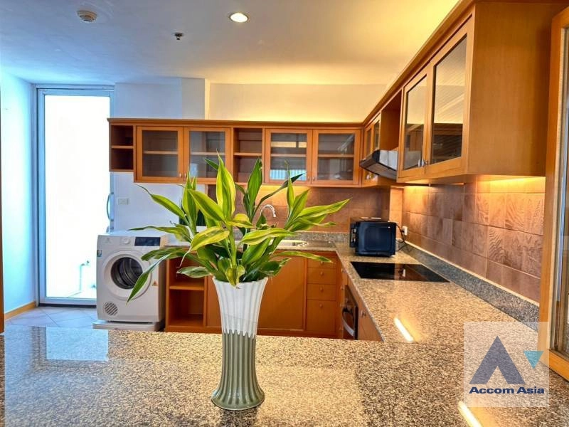 9  3 br Apartment For Rent in Sathorn ,Bangkok MRT Lumphini at Cozy and Convenient Apartment Near Garden Intl AA38603