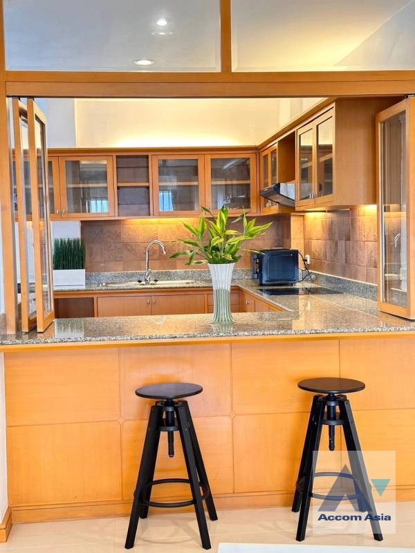 8  3 br Apartment For Rent in Sathorn ,Bangkok MRT Lumphini at Cozy and Convenient Apartment Near Garden Intl AA38603