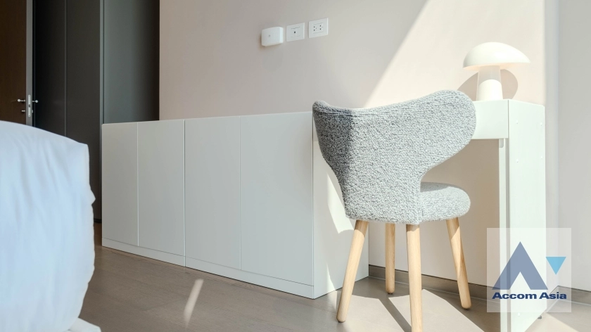 14  2 br Condominium For Sale in Ploenchit ,Bangkok BTS Chitlom at Scope Langsuan AA38608